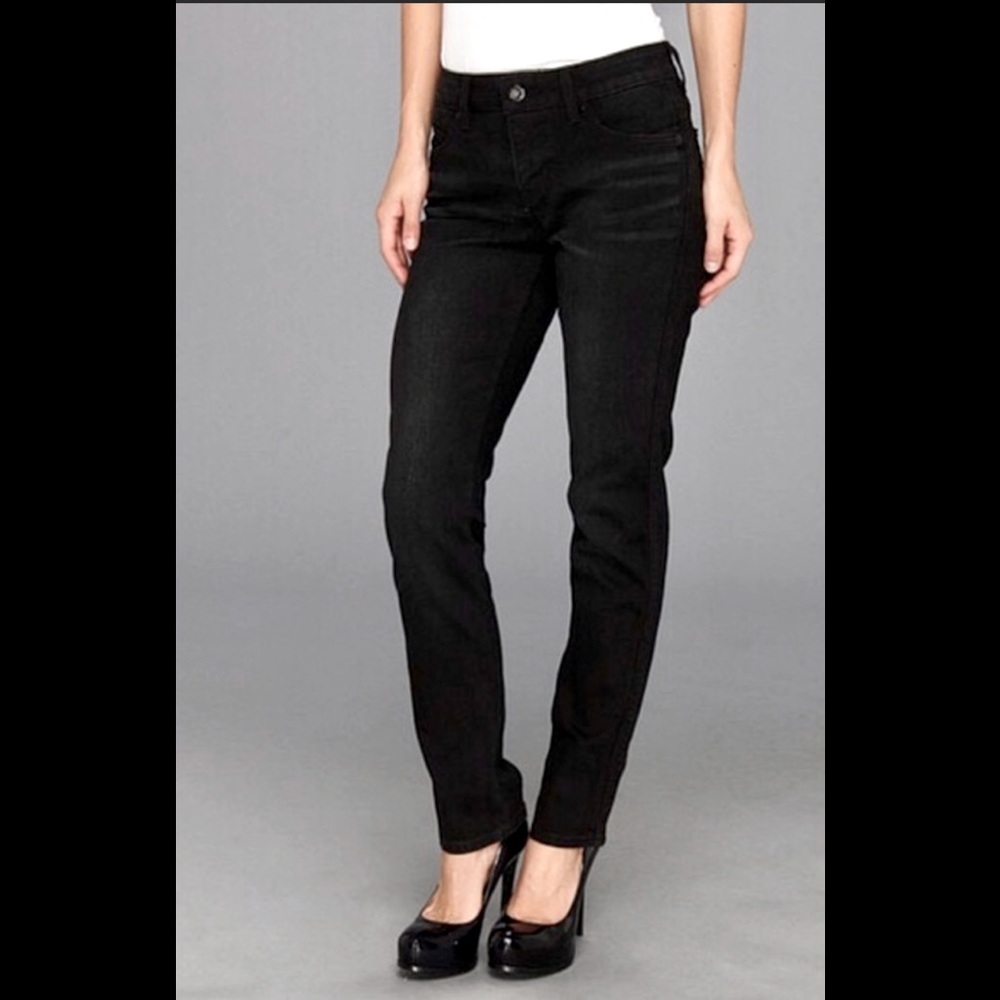 Levi’s Flatters Flaunts Skinny Jeans 29x32